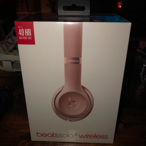 Beats solo 3 wireless brand new in unopened box - Picture 1 of 3